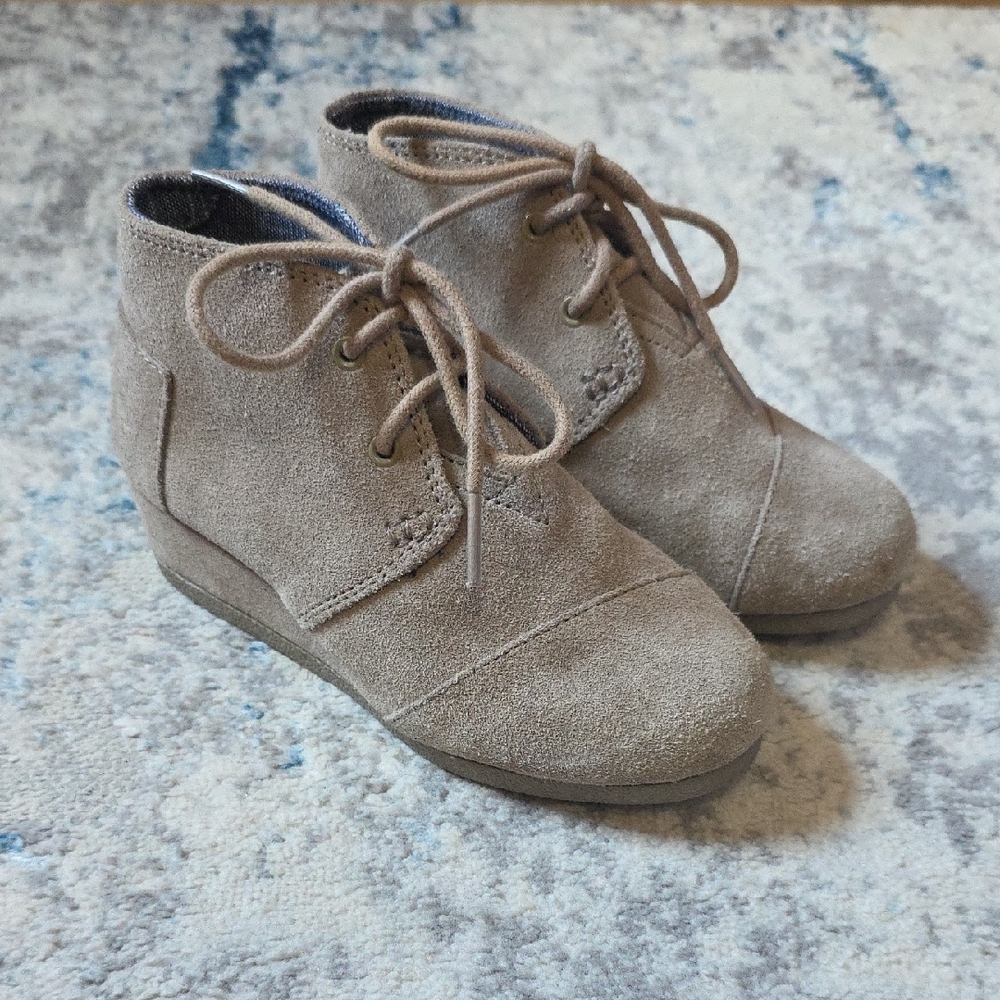 TOMS Desert Wedge Taupe Suede Sizeβ Youth 12